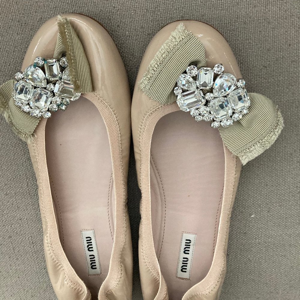 LIKE NEW Miu Miu  Vernice Cipria Pink Powder Ballet Flat w Jewel Jewels Bows